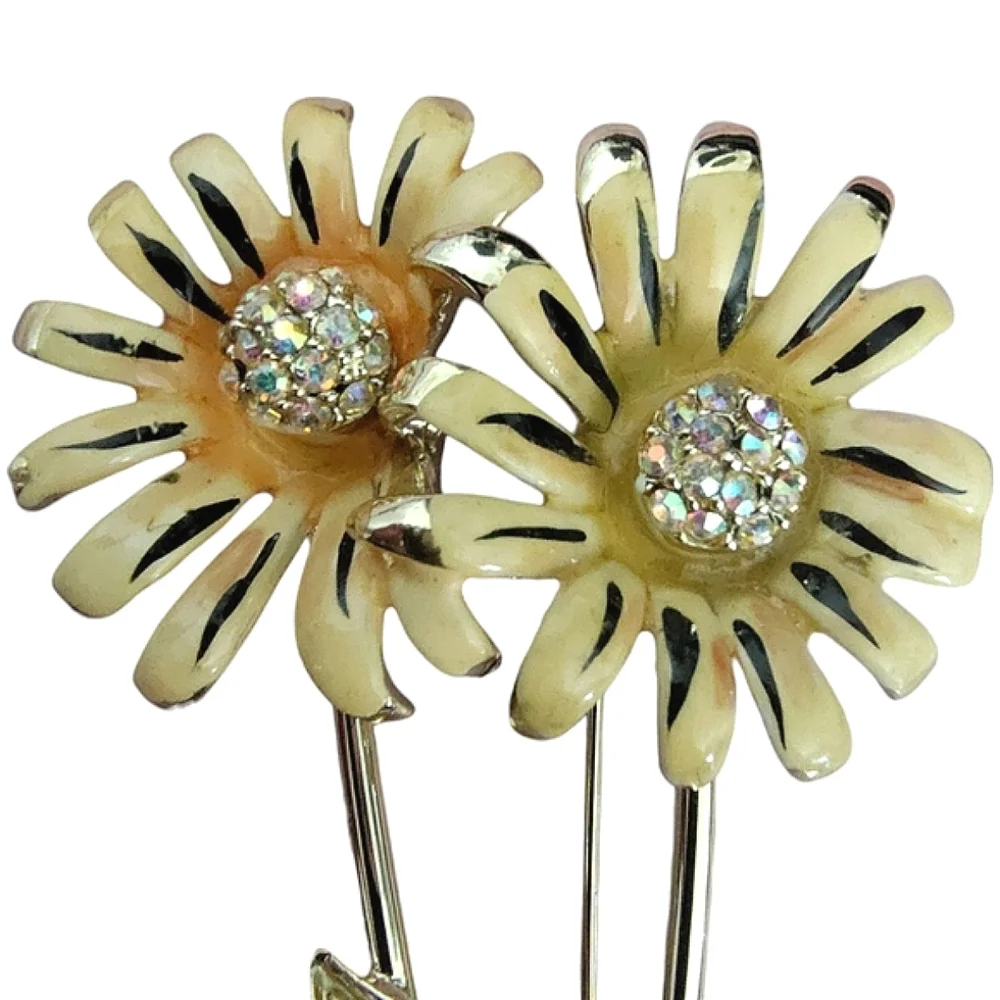 BSK Daisy Floral Brooch With Rhinestone & Gold Accents